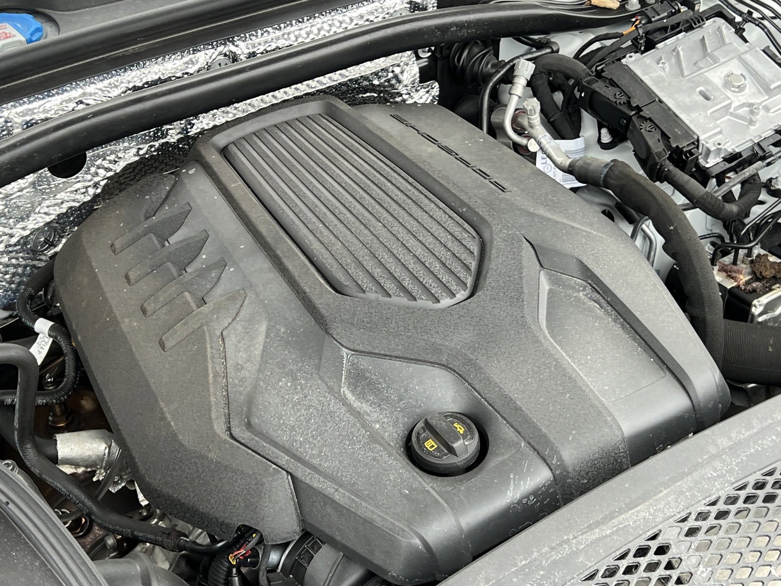 Certified 2025 Porsche Macan Turbo image 35