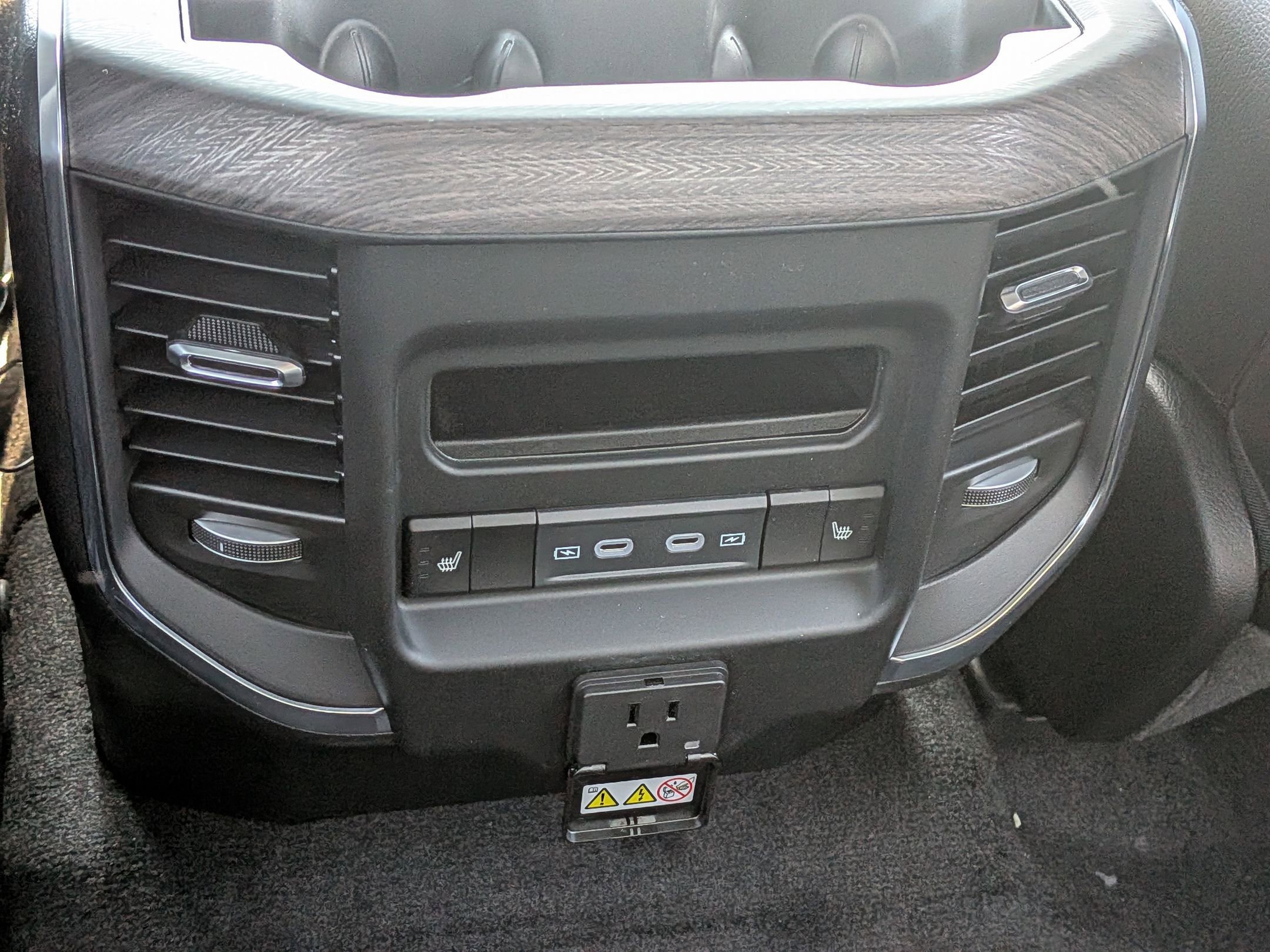 New 2026 RAM 1500 Laramie AWD/4WD image 30