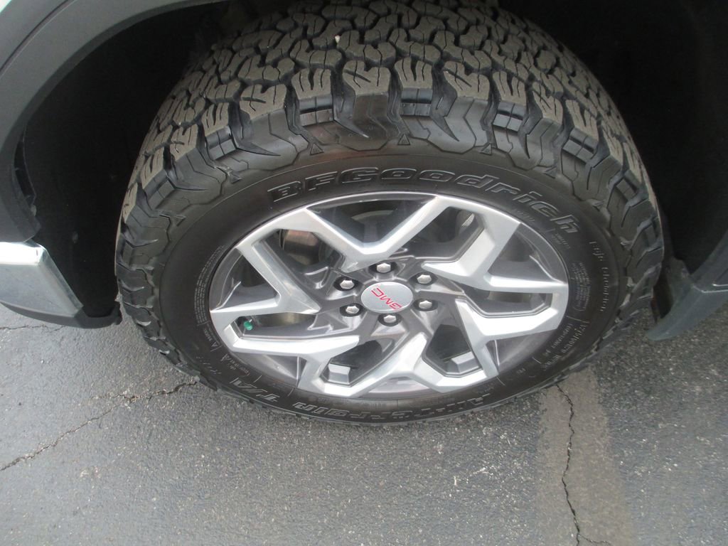 Used 2023 GMC Sierra 1500 SLT w/ SLT Convenience Package AWD/4WD image 16