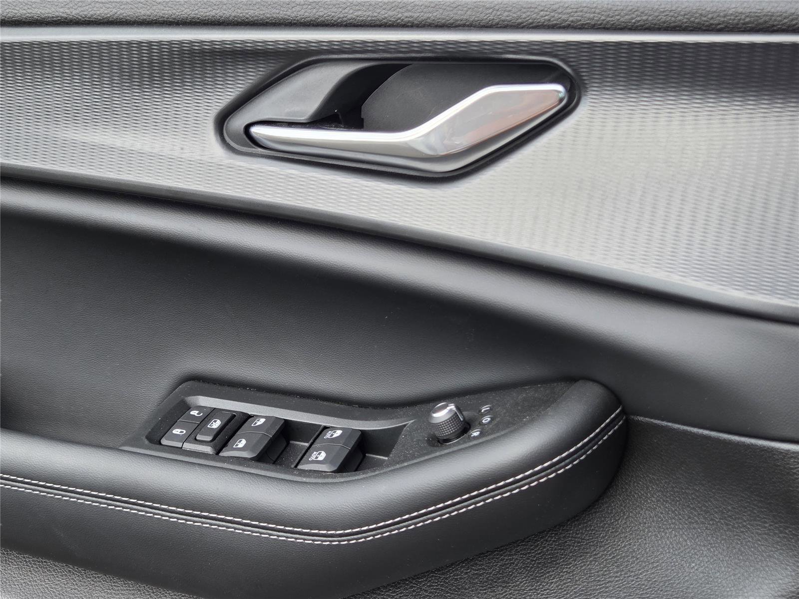 New 2025 Jeep Grand Cherokee Altitude RWD image 50