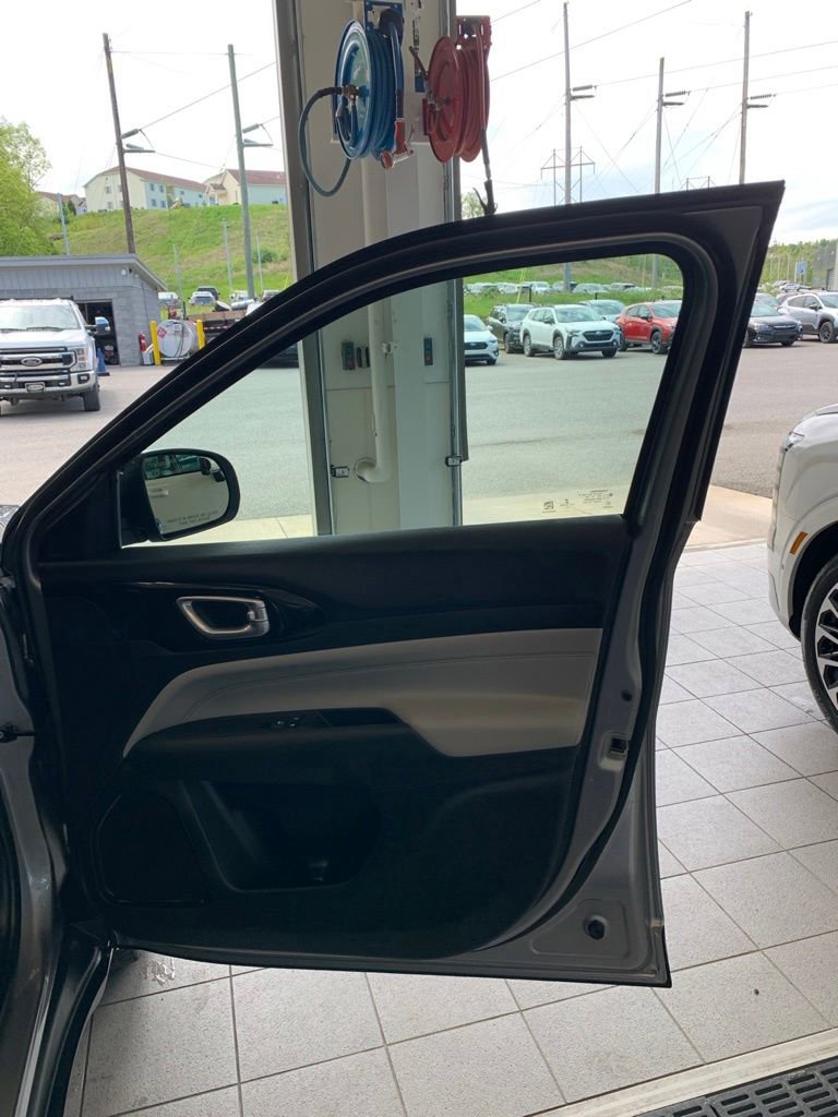 Used 2023 Jeep Compass Limited AWD/4WD image 20