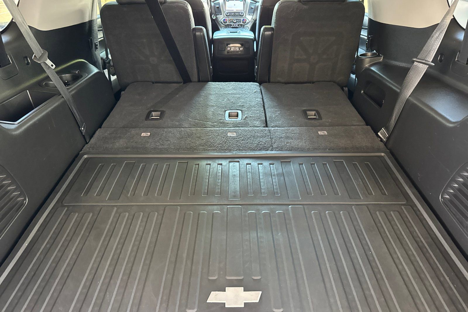 Used 2018 Chevrolet Suburban LT w/ Luxury Package RWD image 17