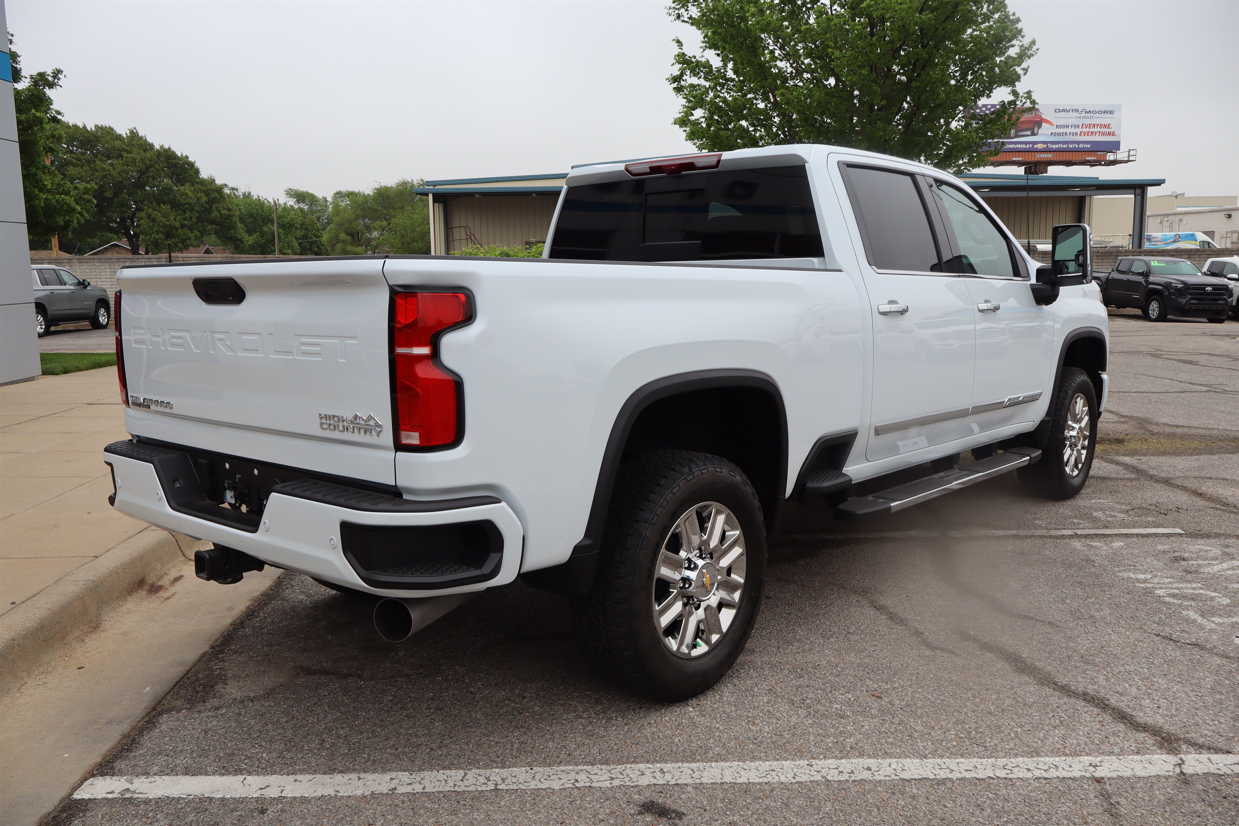 Used 2026 Chevrolet Silverado 3500 High Country w/ Technology Package AWD/4WD image 6