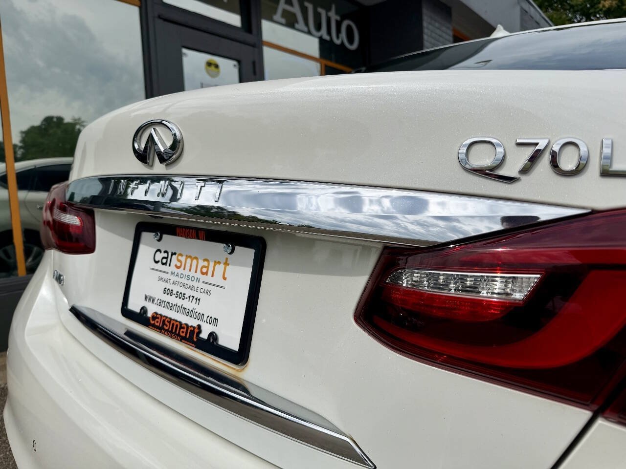 Used 2017 INFINITI Q70 L 3.7 w/ Deluxe Touring Package AWD/4WD image 11