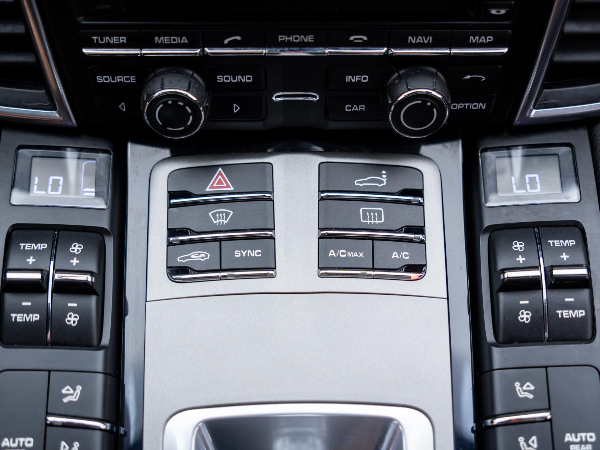 Used 2015 Porsche Panamera image 24