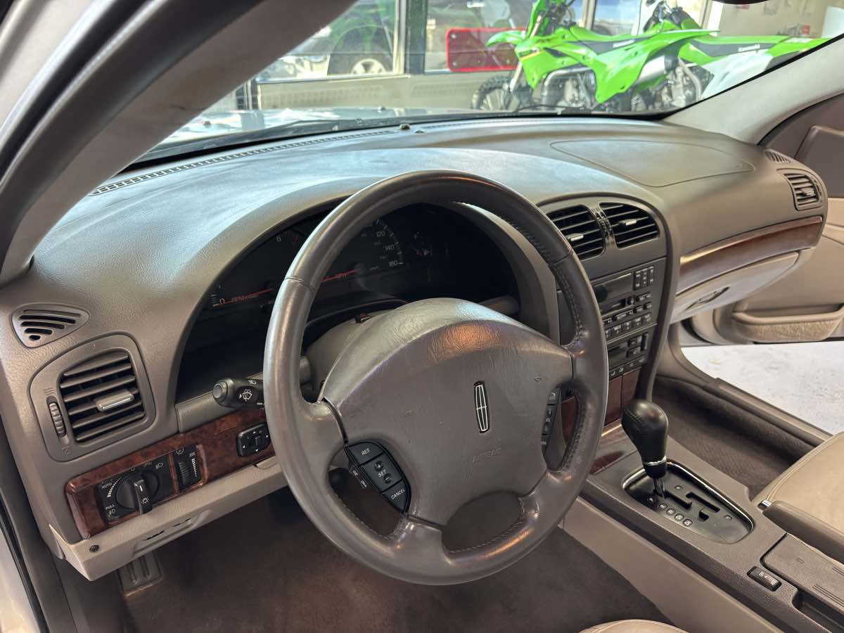 Used 2000 Lincoln LS image 10