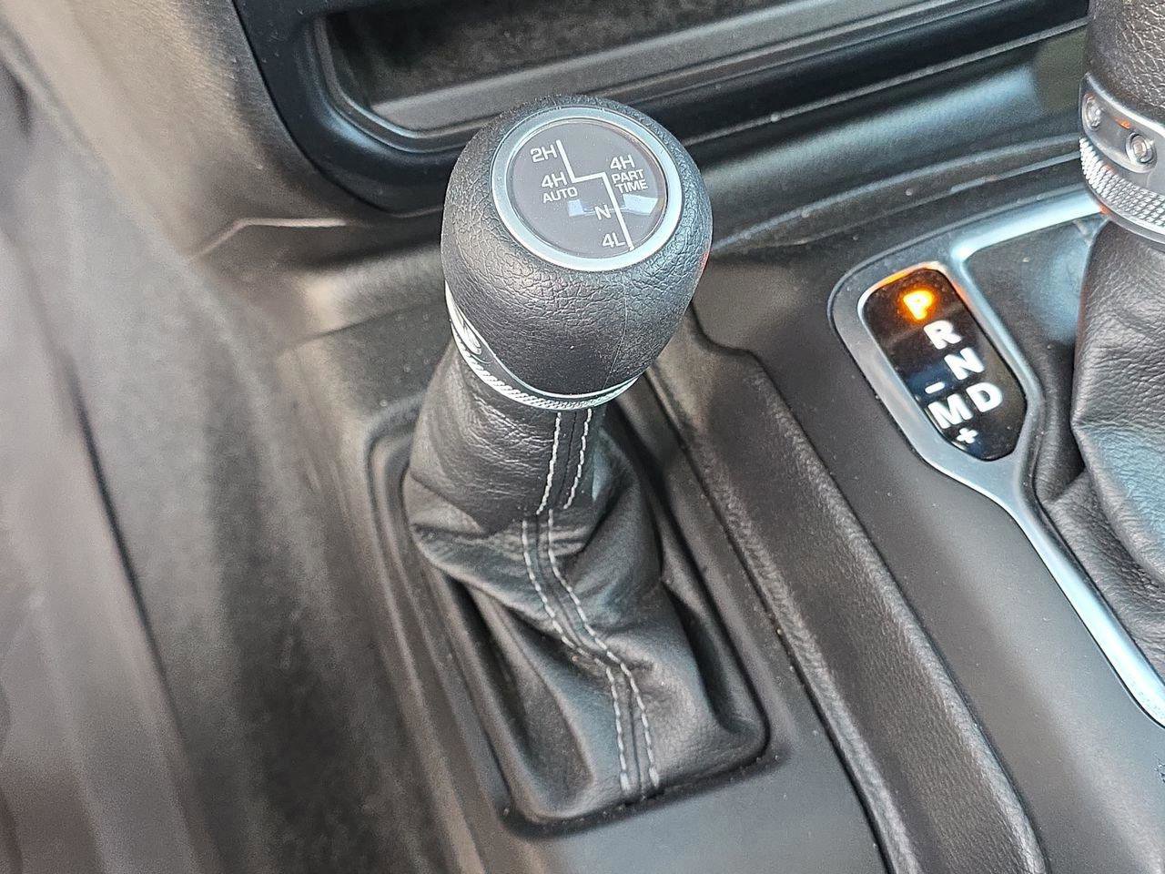 Used 2024 Jeep Wrangler Unlimited Sahara AWD/4WD image 26