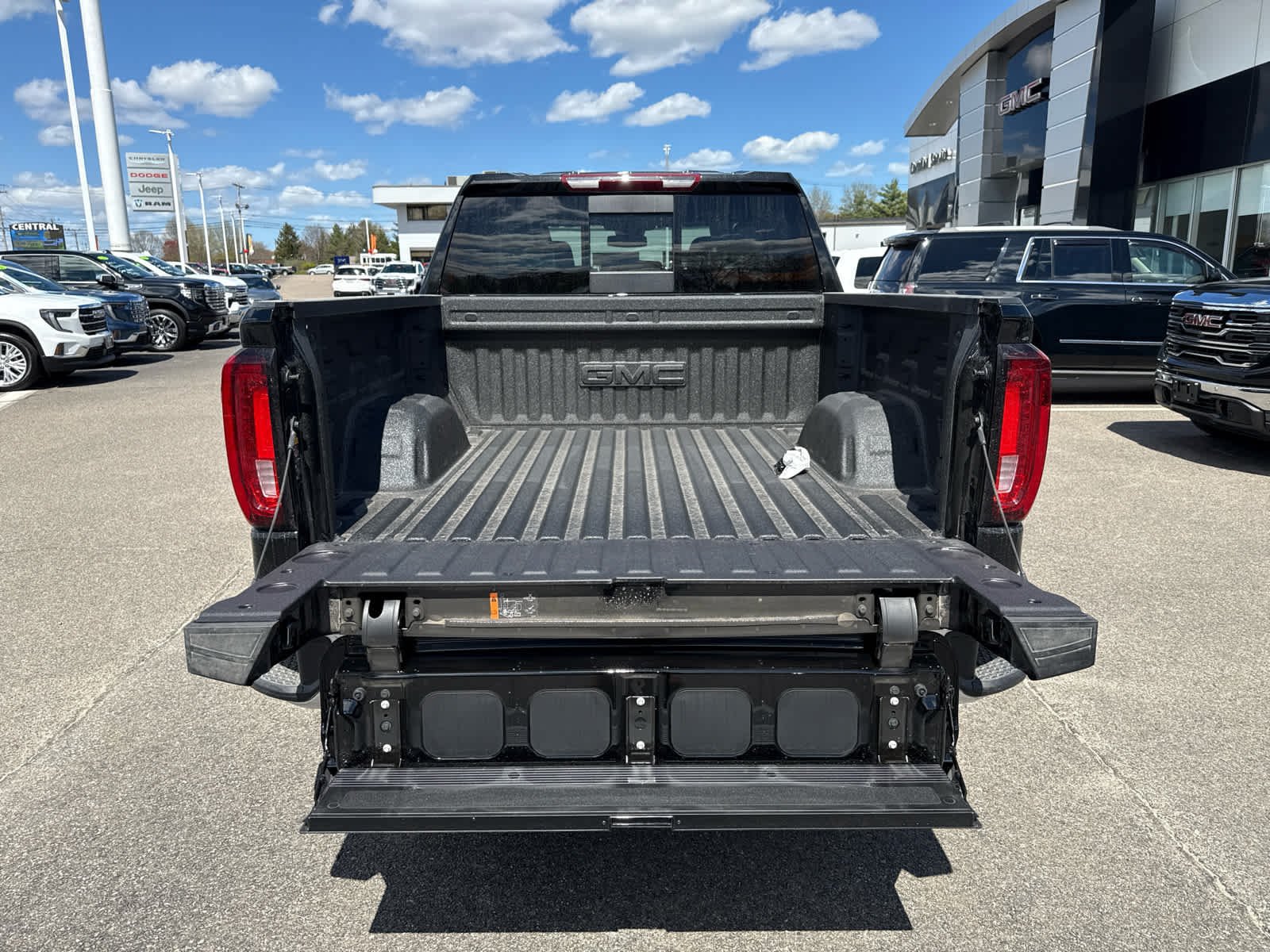 New 2026 GMC Sierra 1500 SLT w/ SLT Premium Plus Package AWD/4WD image 12