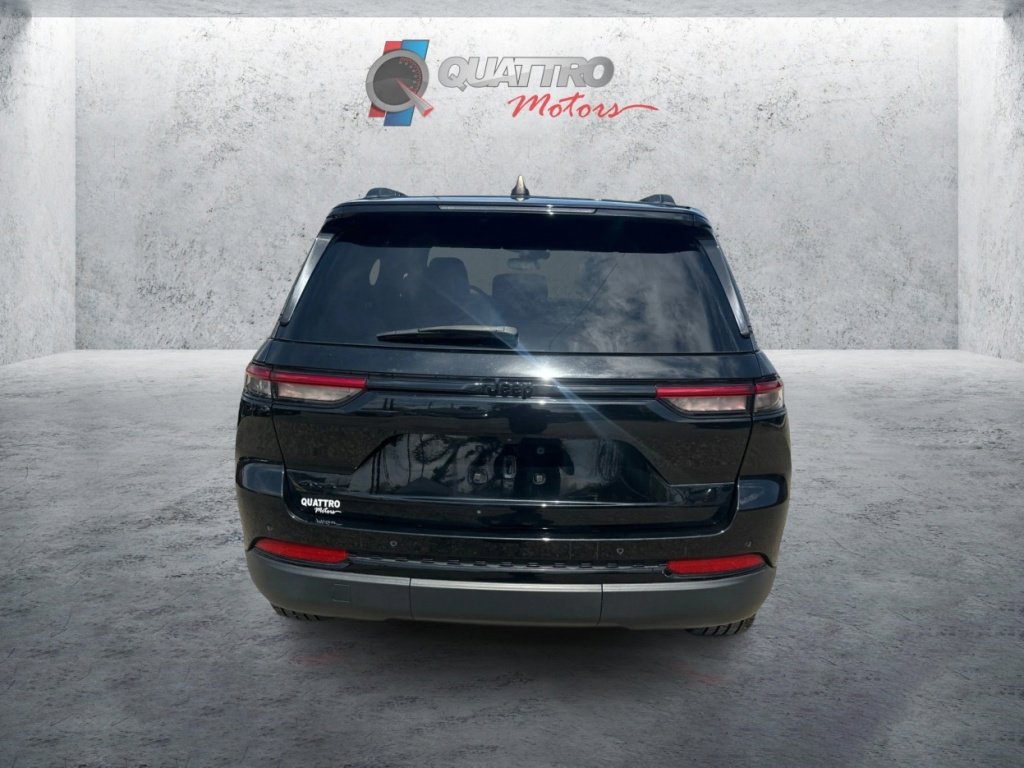 Used 2023 Jeep Grand Cherokee Altitude image 4
