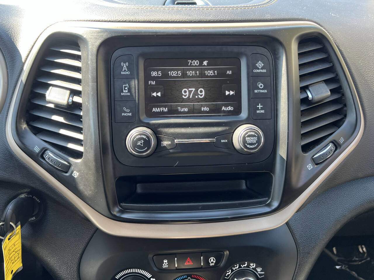 Used 2017 Jeep Cherokee Sport image 18