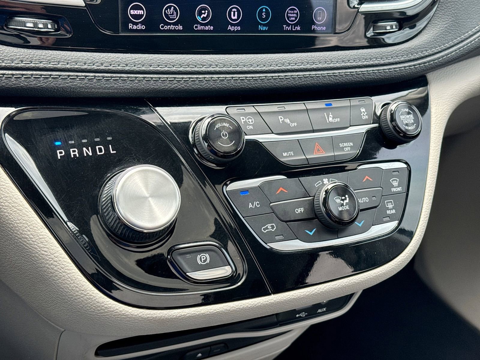 Used 2018 Chrysler Pacifica Limited w/ Advanced Safetytec Group FWD image 36