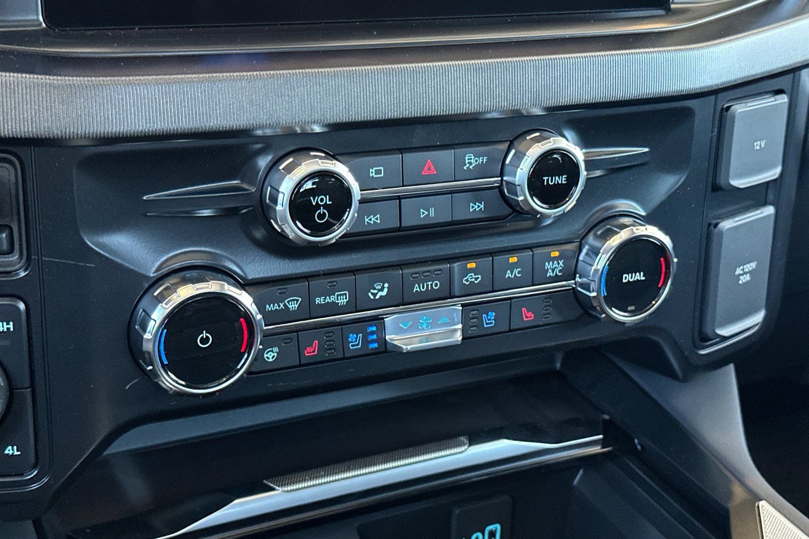 New 2026 Ford F250 Platinum image 19