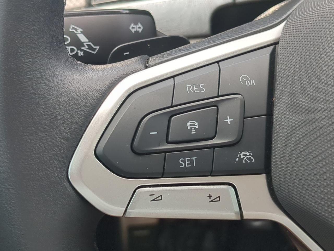 Used 2024 Volkswagen Atlas Peak Edition SEL AWD/4WD image 26