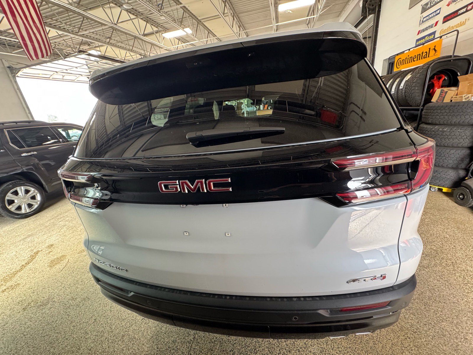 New 2027 GMC Acadia AT4 w/ Luxury Package AWD/4WD image 6