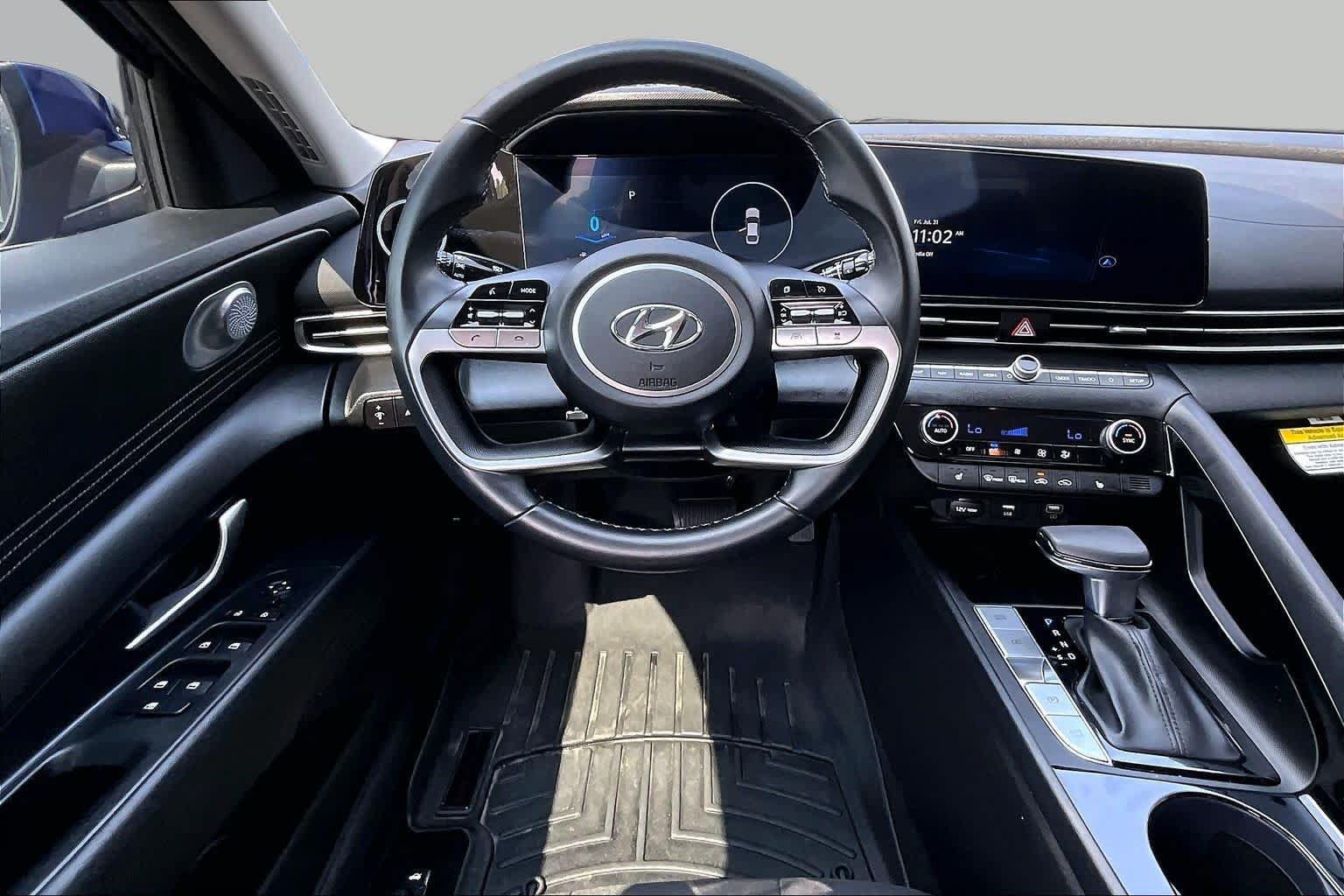 Used 2023 Hyundai Elantra SEL w/ Convenience Package FWD image 6