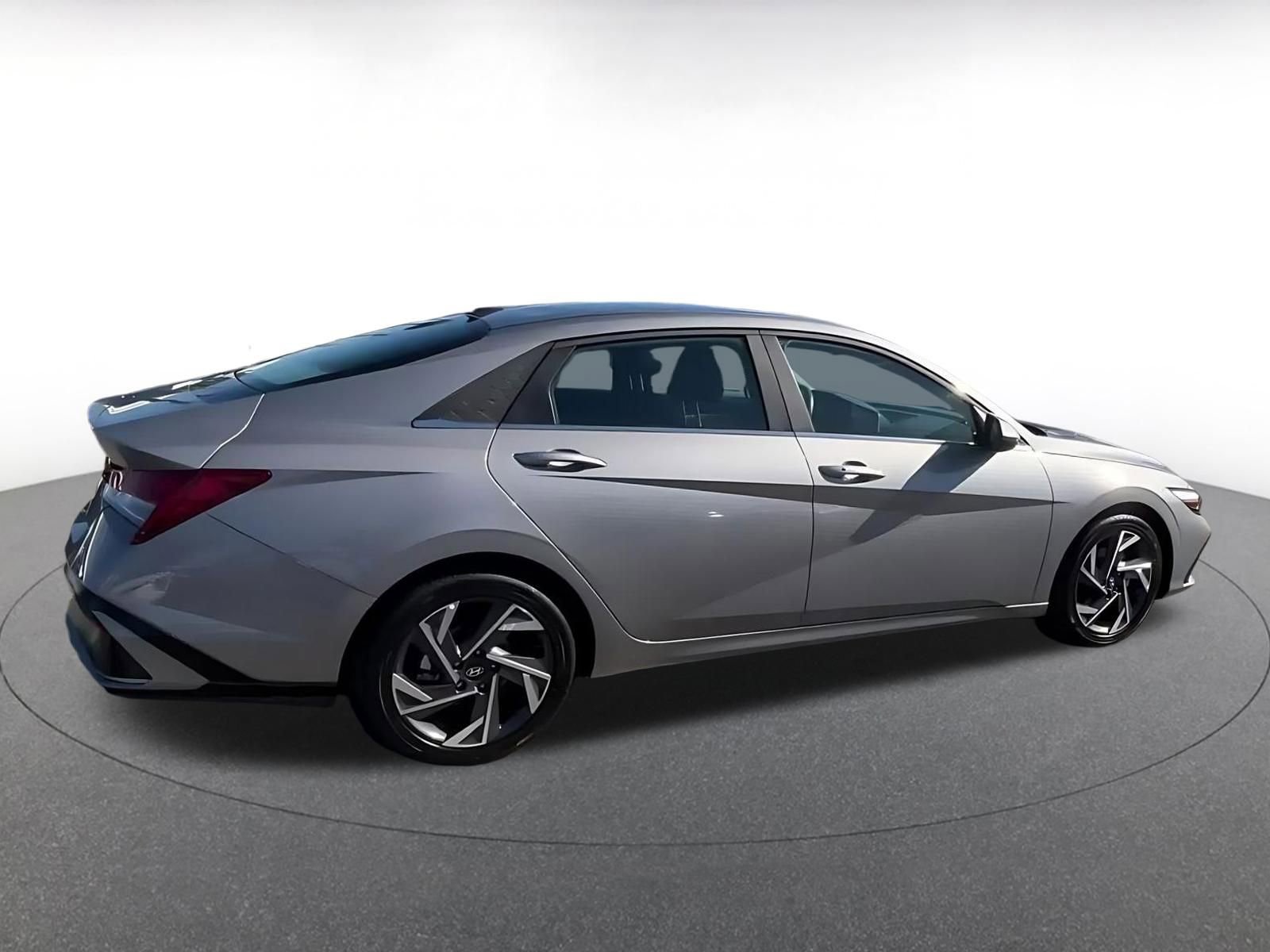 Used 2025 Hyundai Elantra SEL image 9