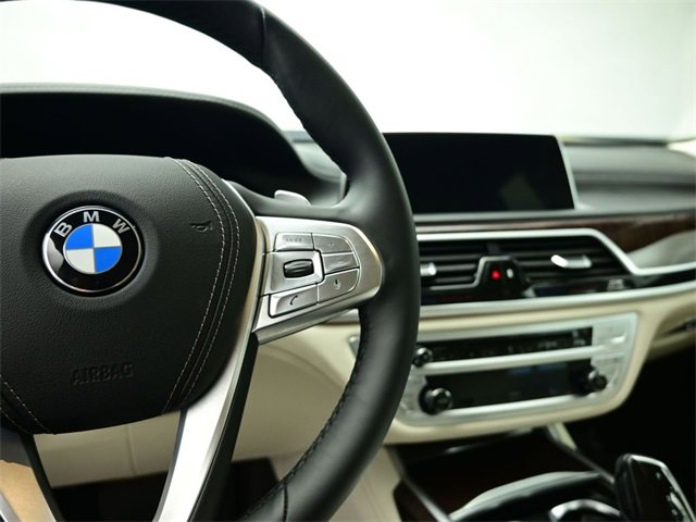 Used 2017 BMW 750i image 21