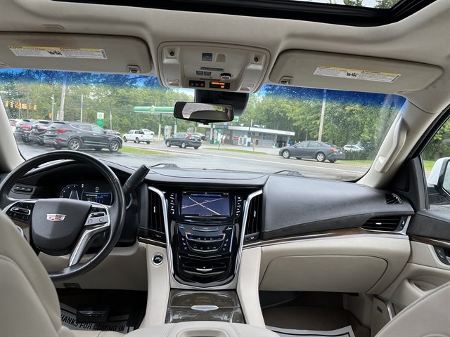 Used 2020 Cadillac Escalade Premium Luxury AWD/4WD image 32