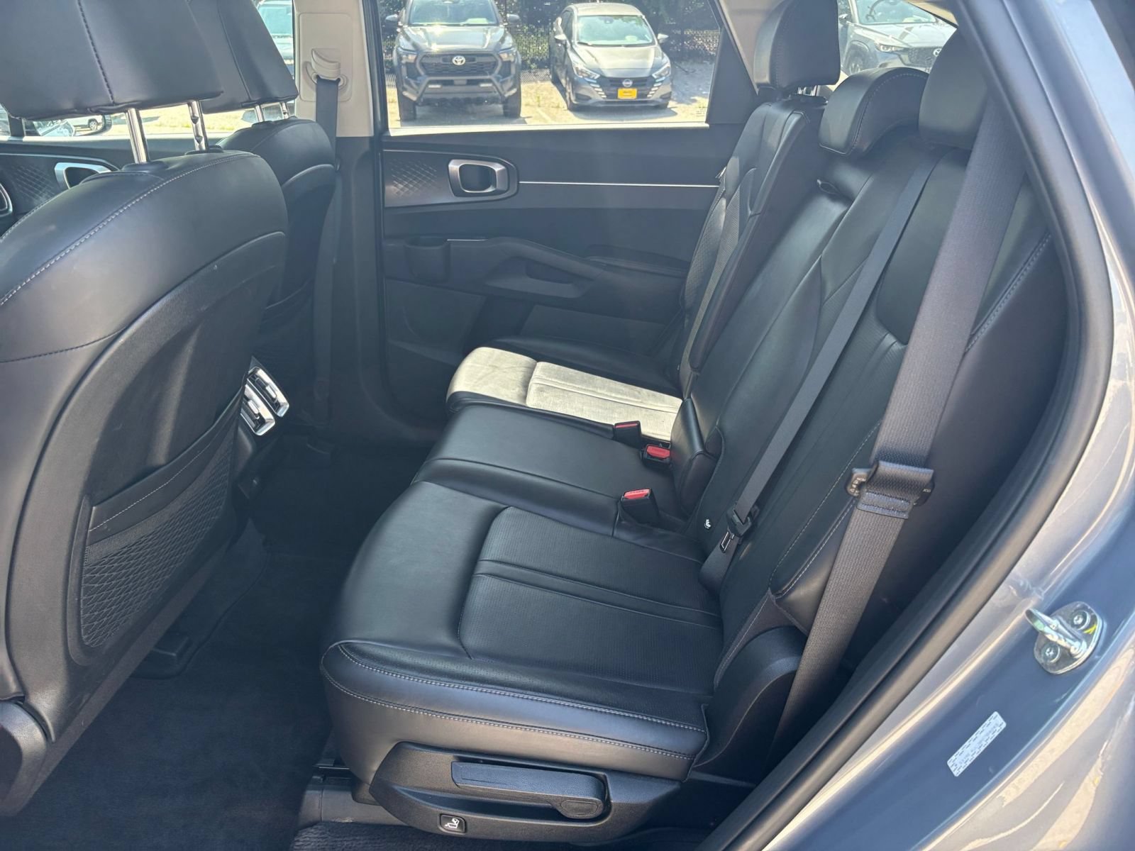 Used 2024 Kia Sorento S FWD image 28