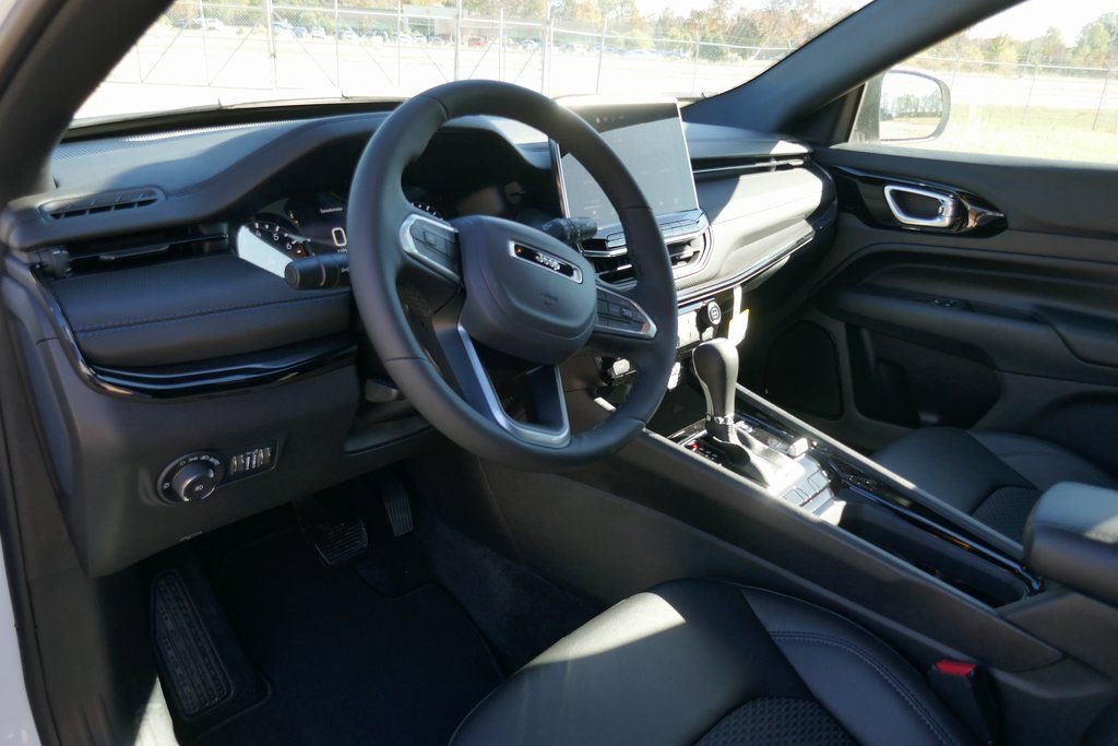 New 2026 Jeep Compass Latitude image 18