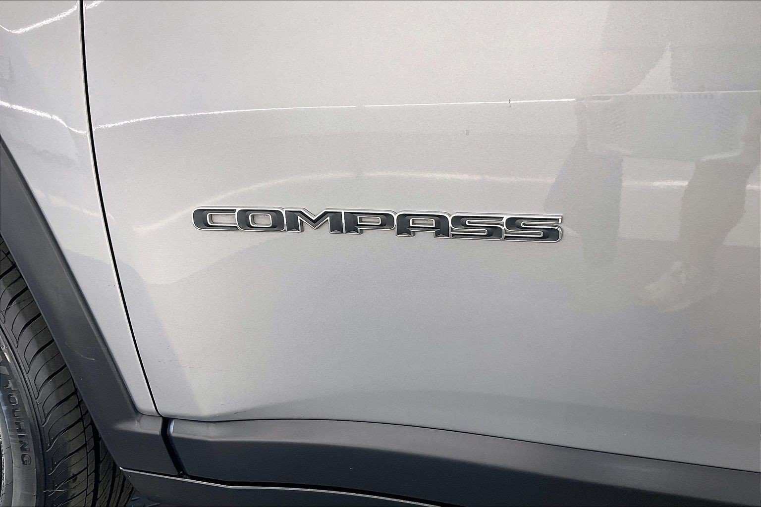 Used 2024 Jeep Compass Latitude AWD/4WD image 32