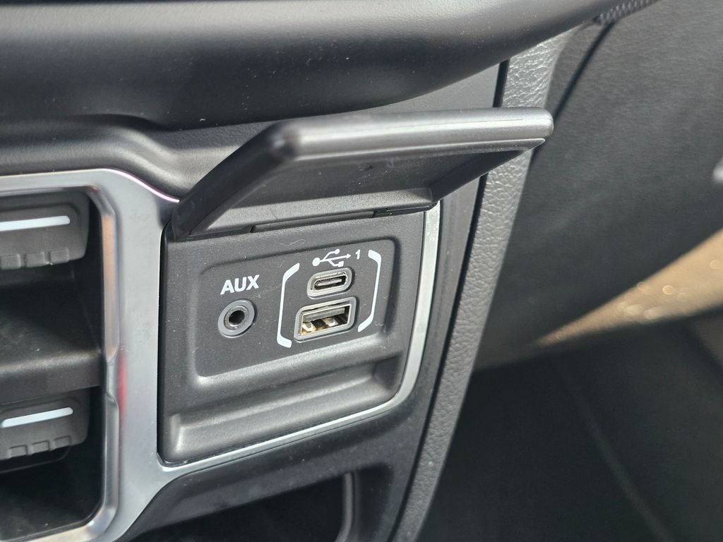 Used 2023 Jeep Gladiator Sport AWD/4WD image 32