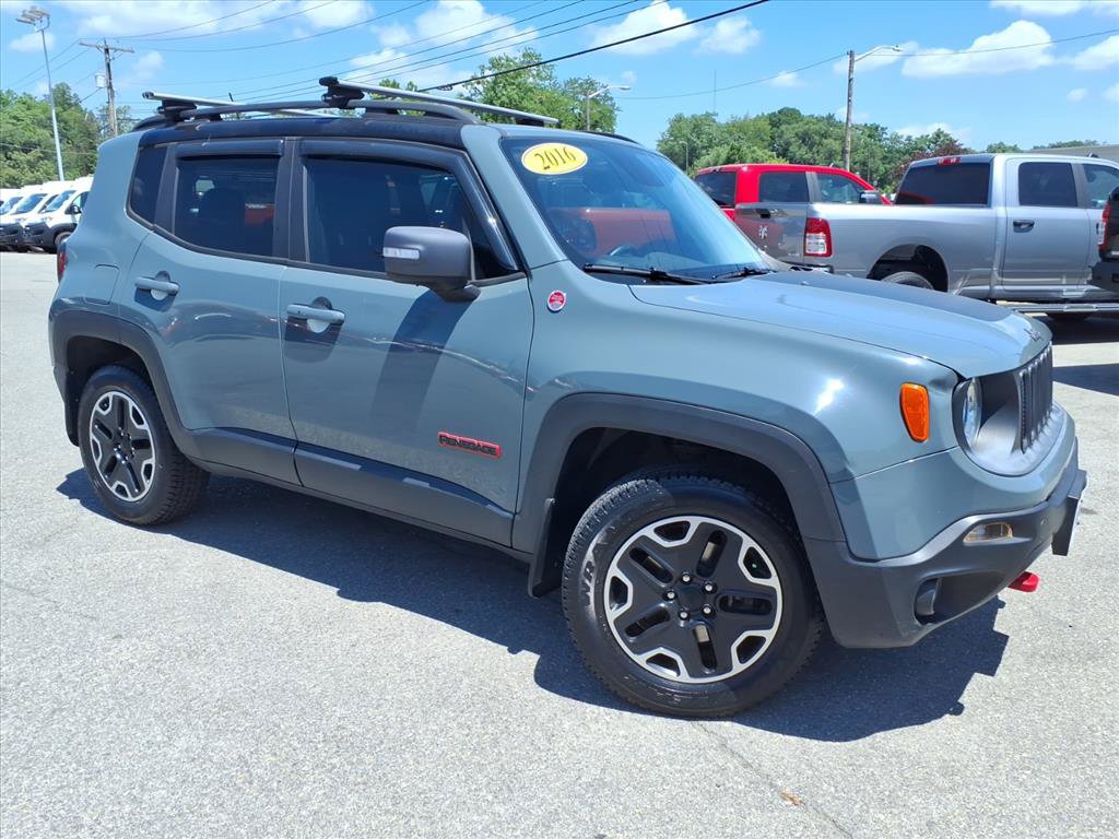 Used 2016 Jeep Renegade Trailhawk w/ Premium Trailhawk Package AWD/4WD image 2