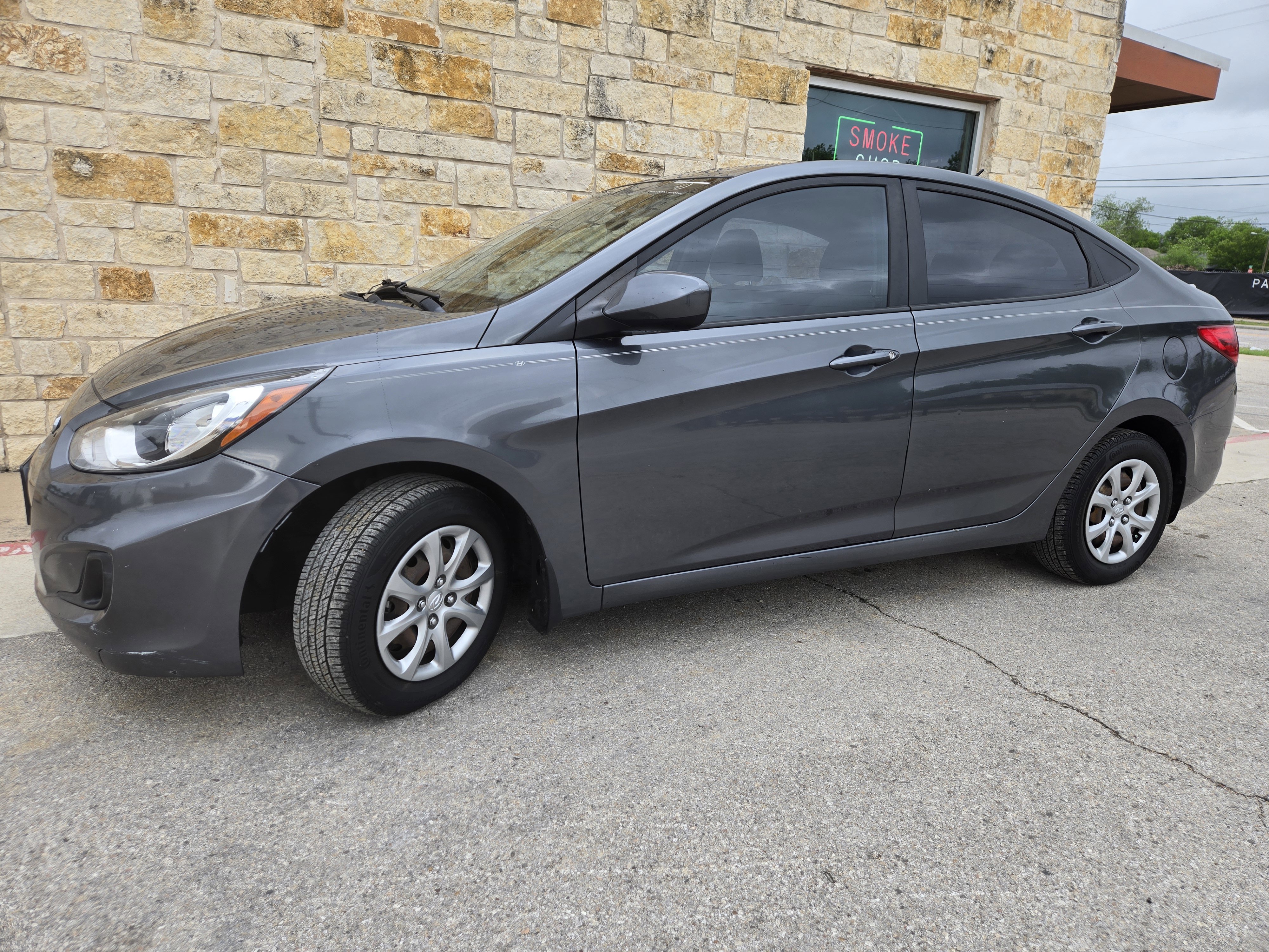 Used 2013 Hyundai Accent GLS image 2
