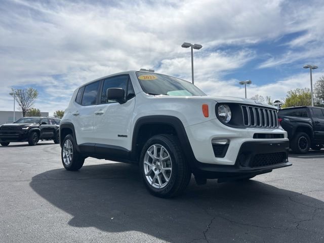 Used 2023 Jeep Renegade Latitude AWD/4WD image 4