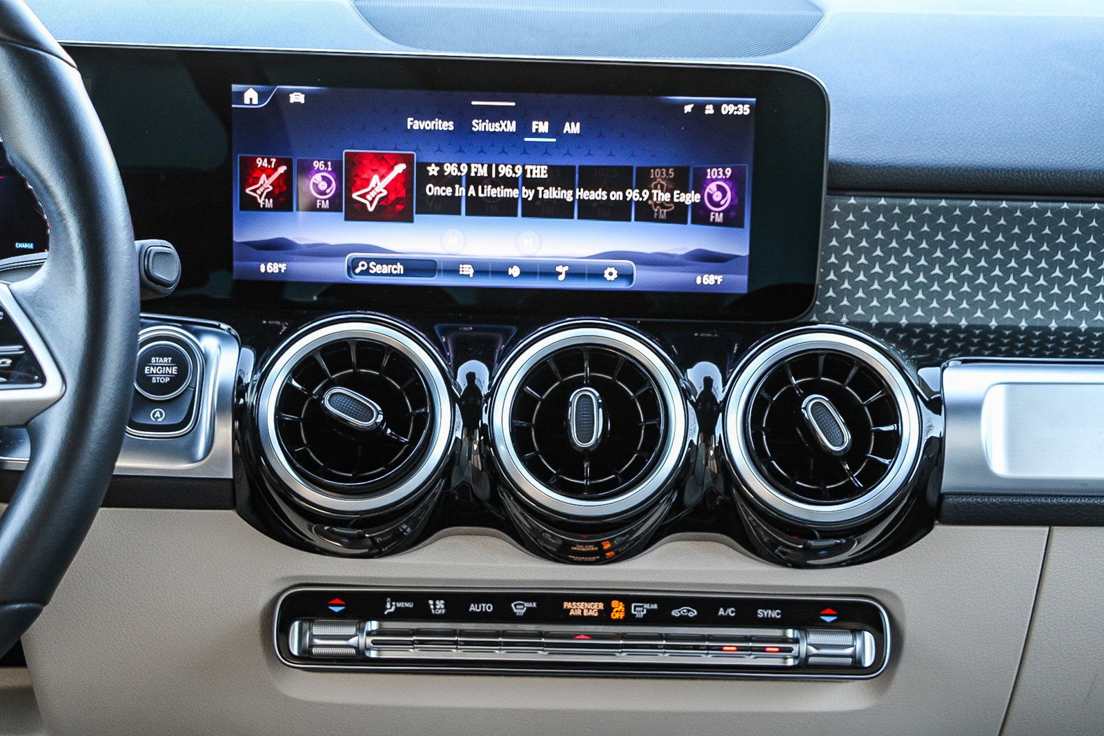 Certified 2025 Mercedes-Benz GLB 250 4MATIC image 14