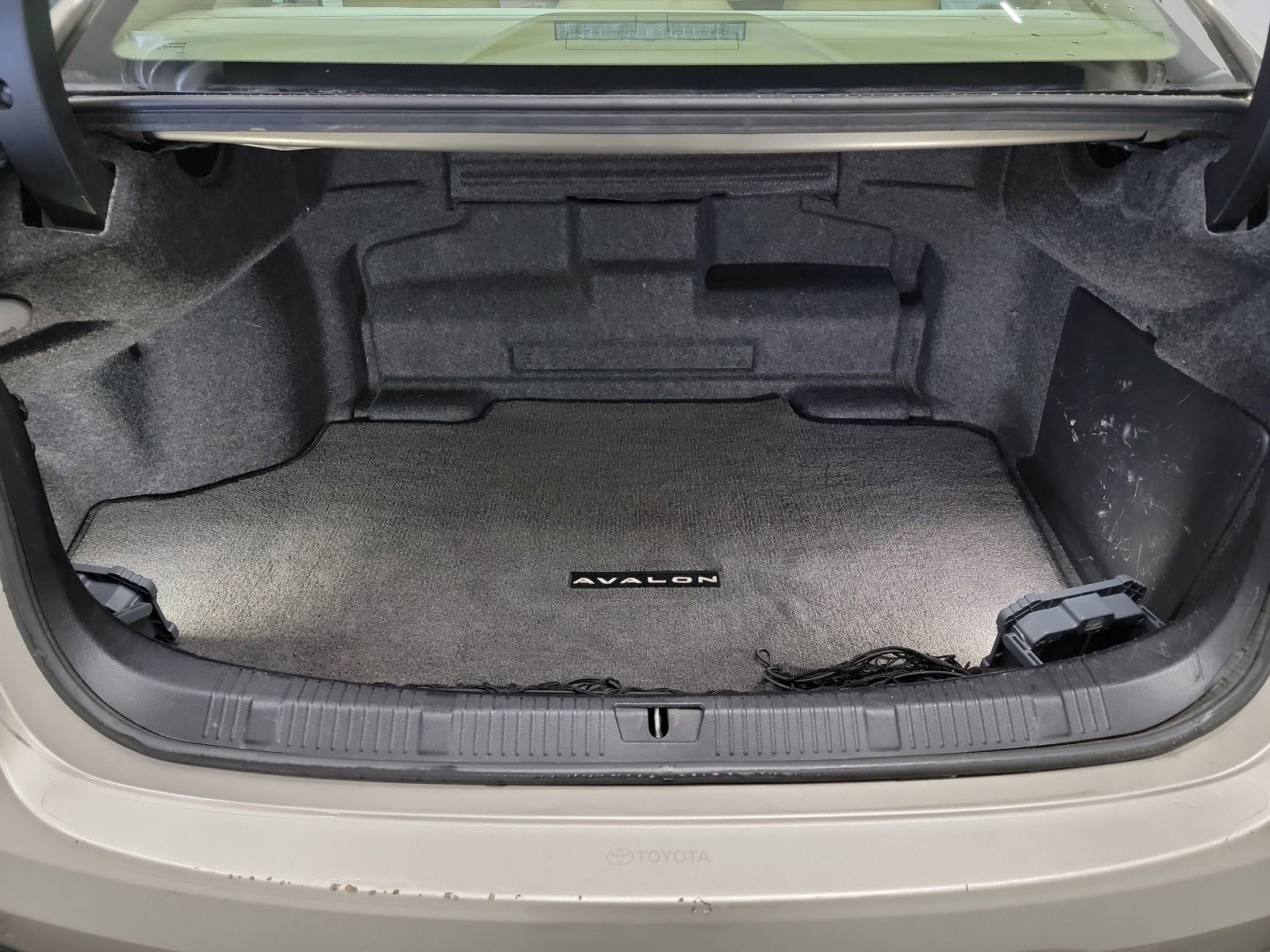 Used 2014 Toyota Avalon Limited image 26