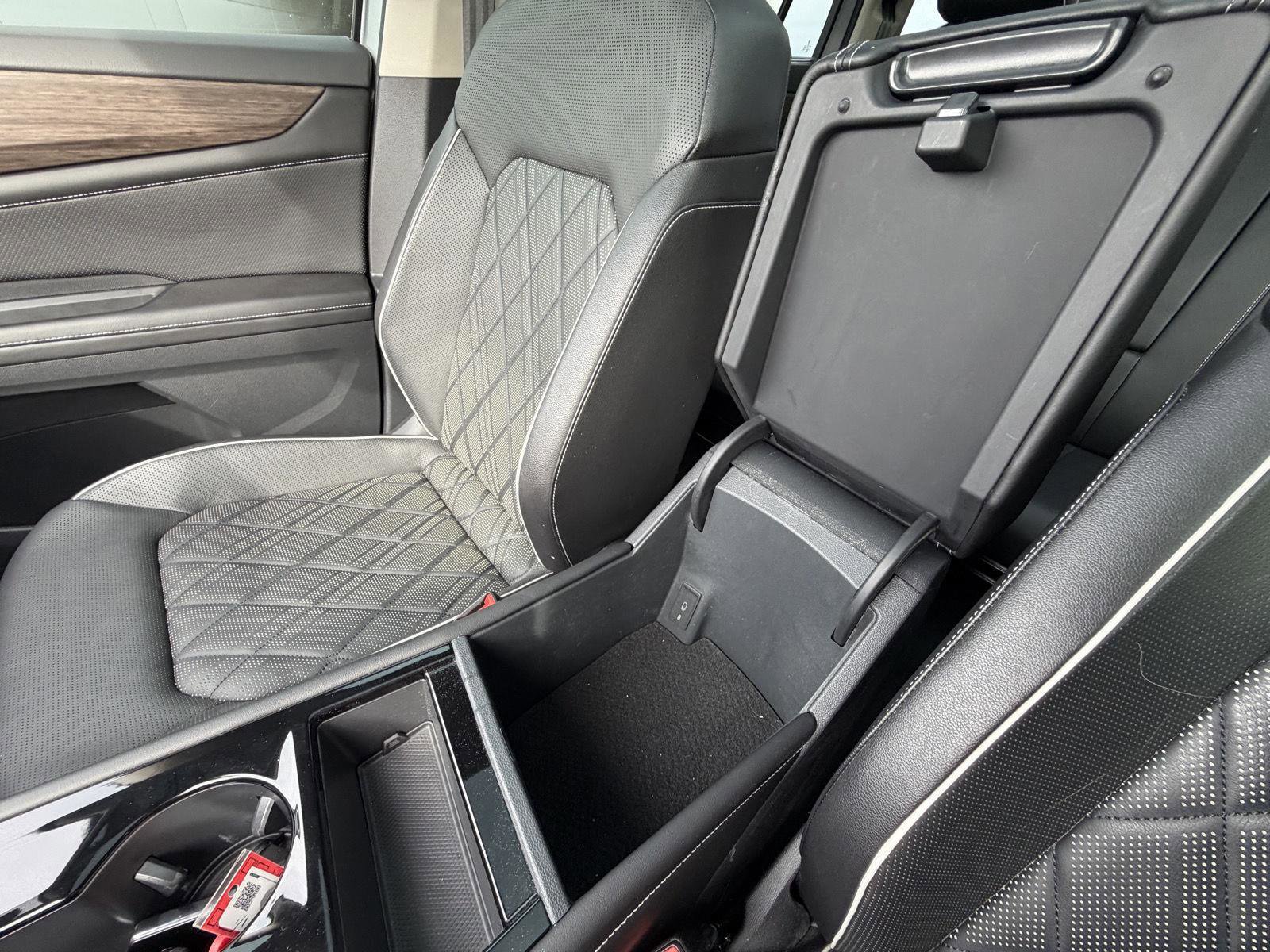 Used 2024 Volkswagen Atlas SEL Premium R-Line image 14