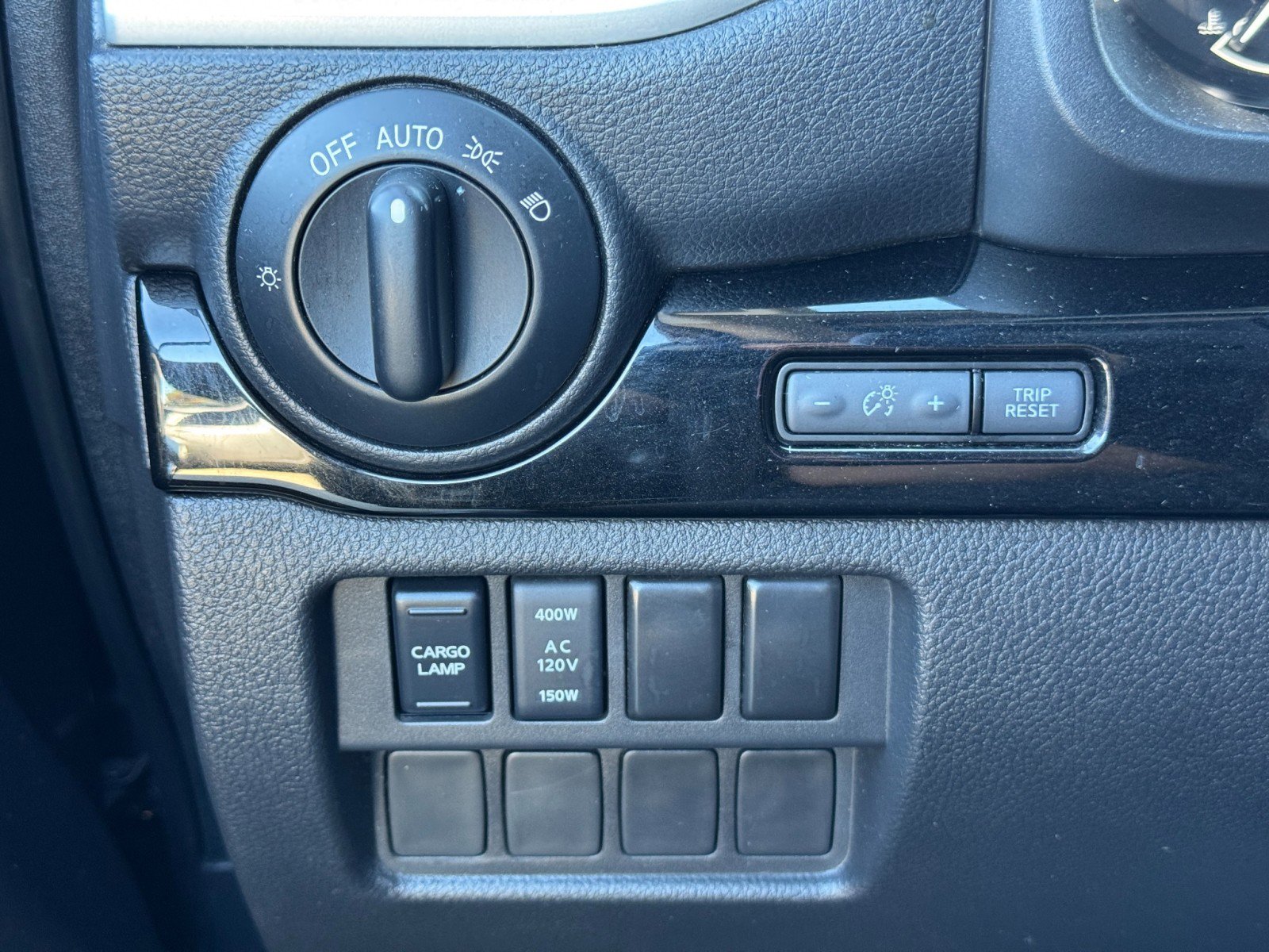 Used 2021 Nissan Titan SV w/ SV Convenience Package AWD/4WD image 15