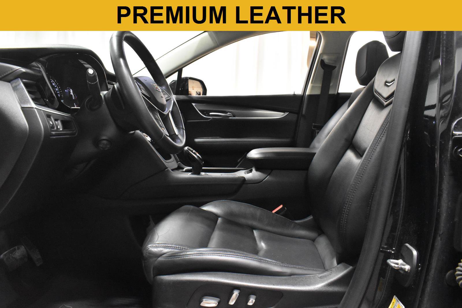 Used 2018 Cadillac XT5 Luxury w/ Driver Awareness Package image 4