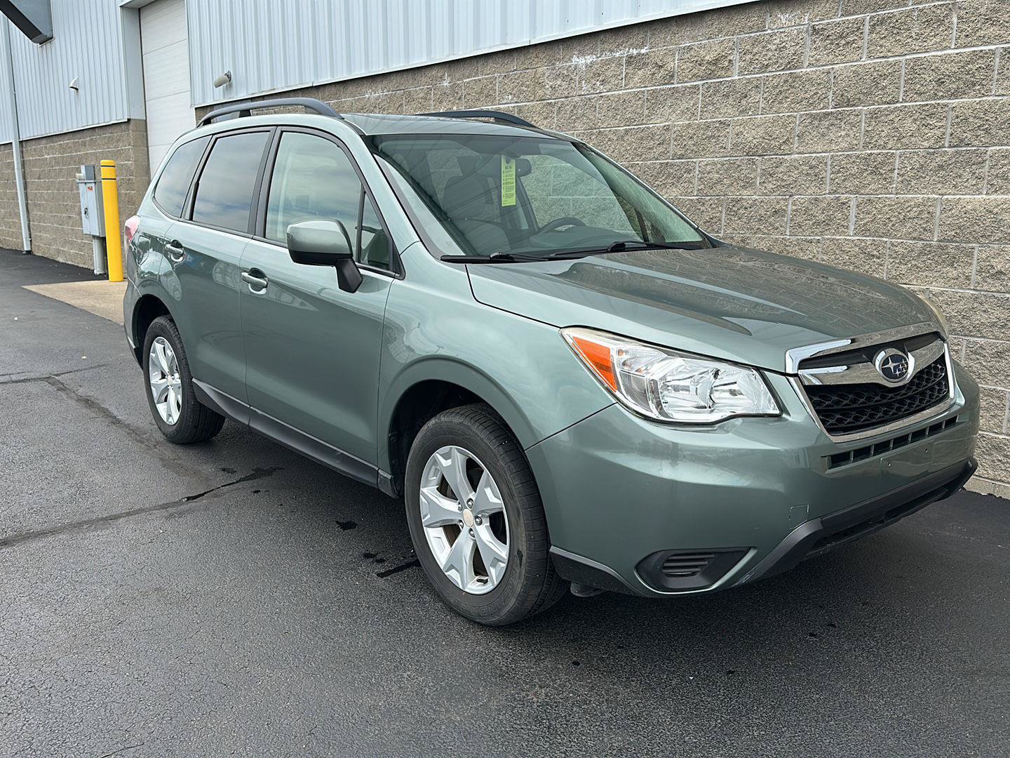 Used 2016 Subaru Forester 2.5i Premium w/ Popular Package #2 AWD/4WD image 2