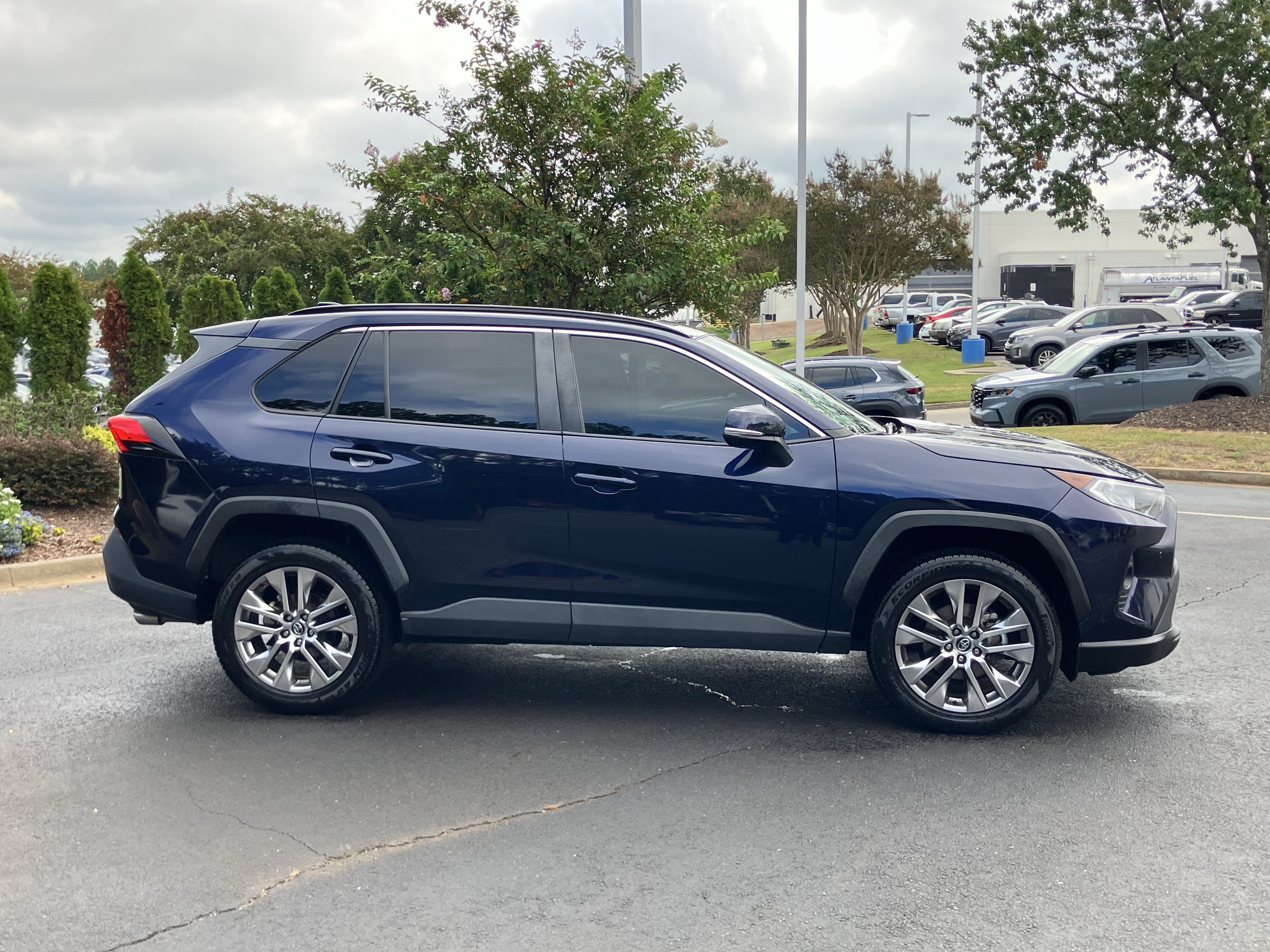 Used 2021 Toyota RAV4 XLE Premium FWD image 11