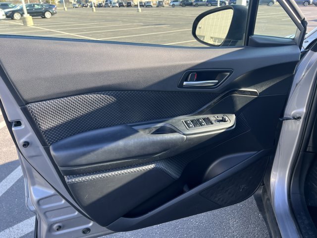 Used 2018 Toyota C-HR XLE image 5