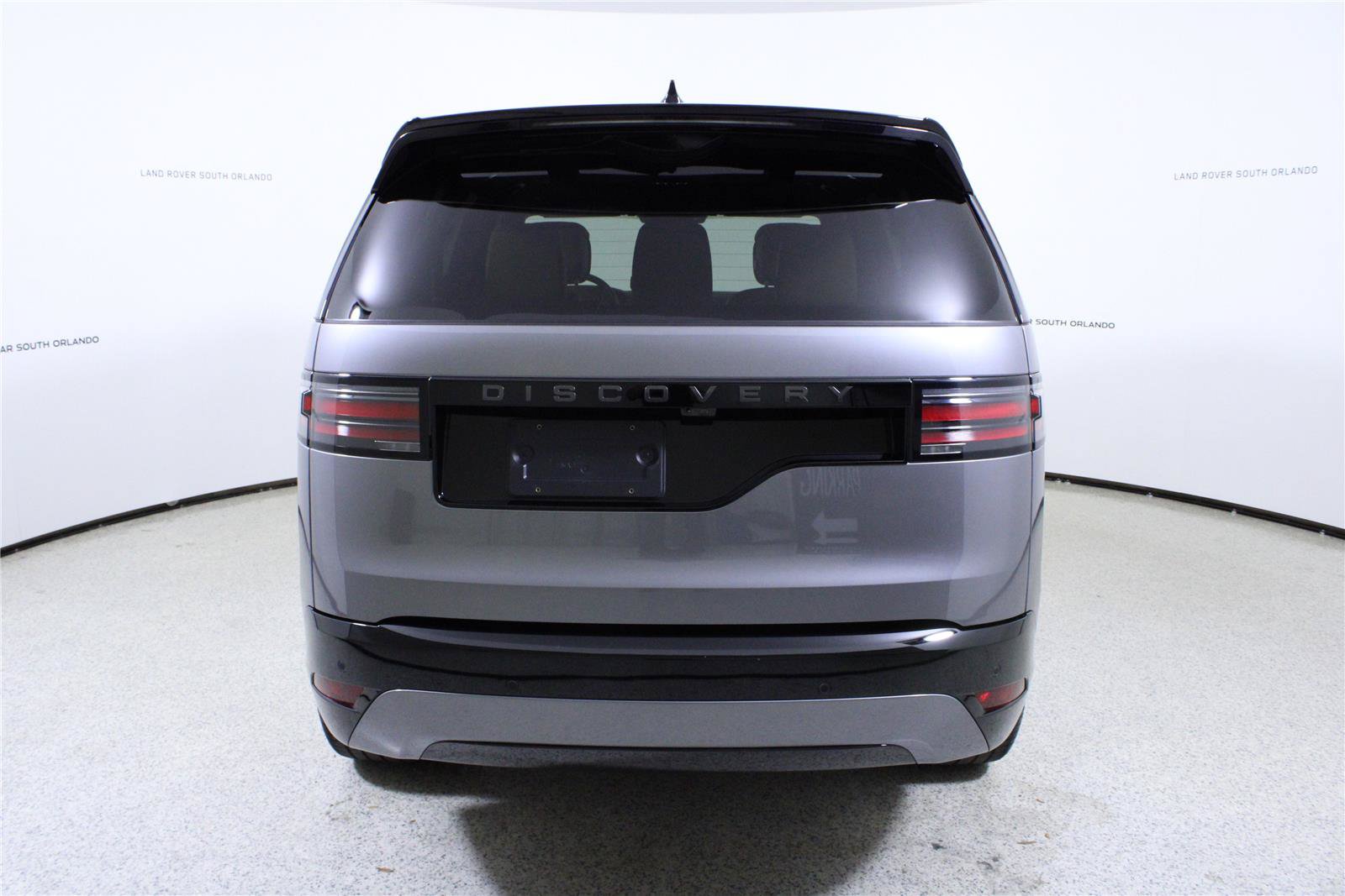 Used 2025 Land Rover Discovery Dynamic SE AWD/4WD image 6