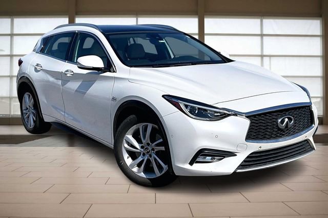 Used 2018 INFINITI QX30 Premium w/ Navigation Package image 12