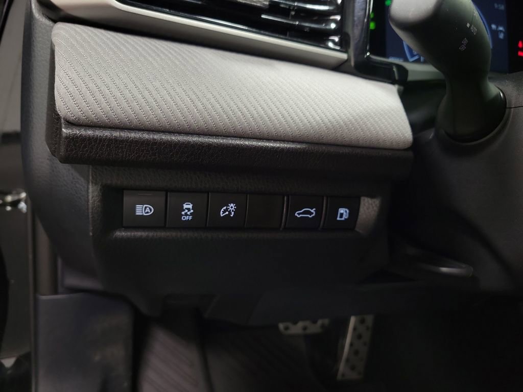 Used 2025 Toyota Camry SE w/ Convenience Package FWD image 19