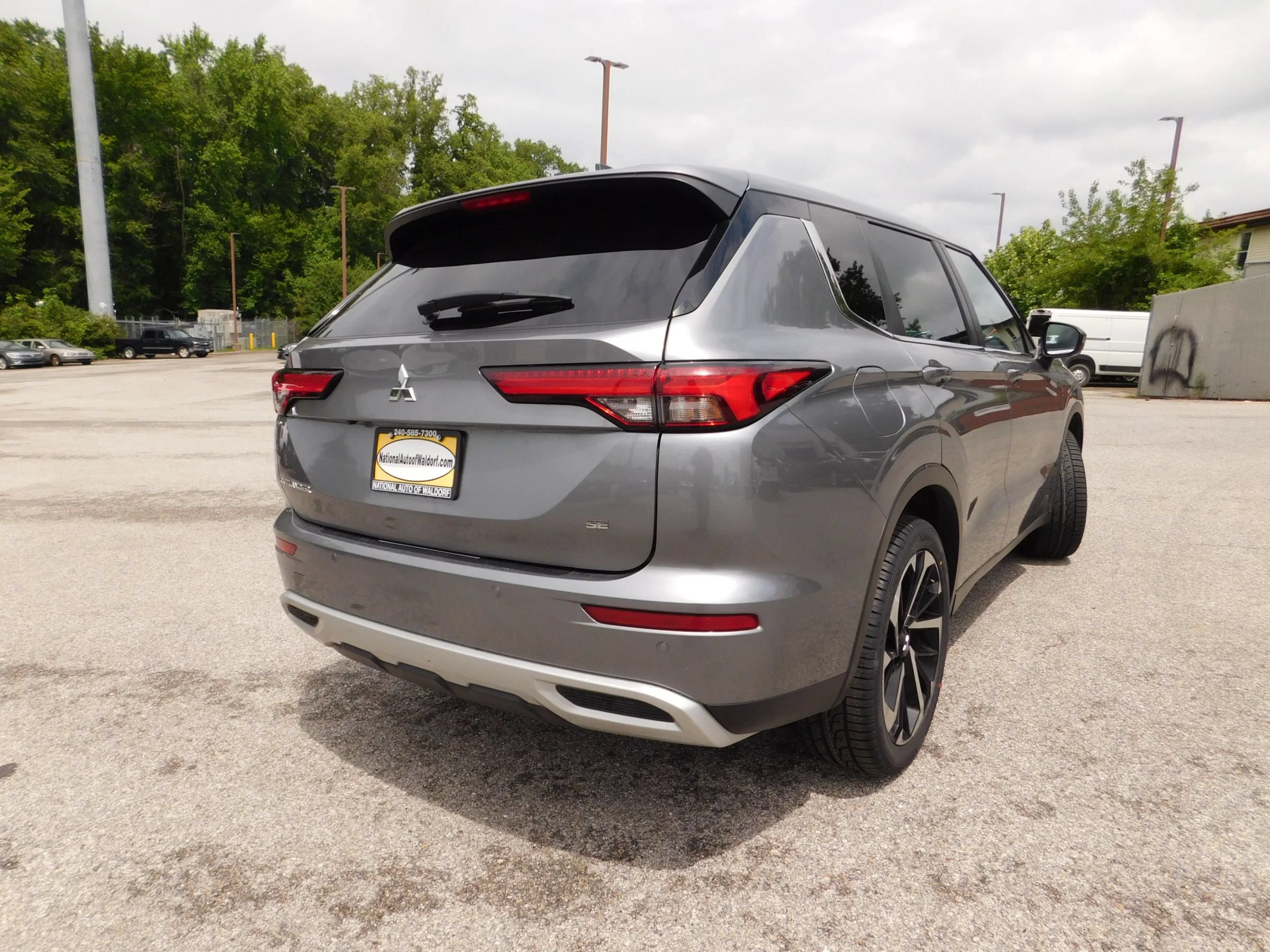 Used 2023 Mitsubishi Outlander SE FWD image 5
