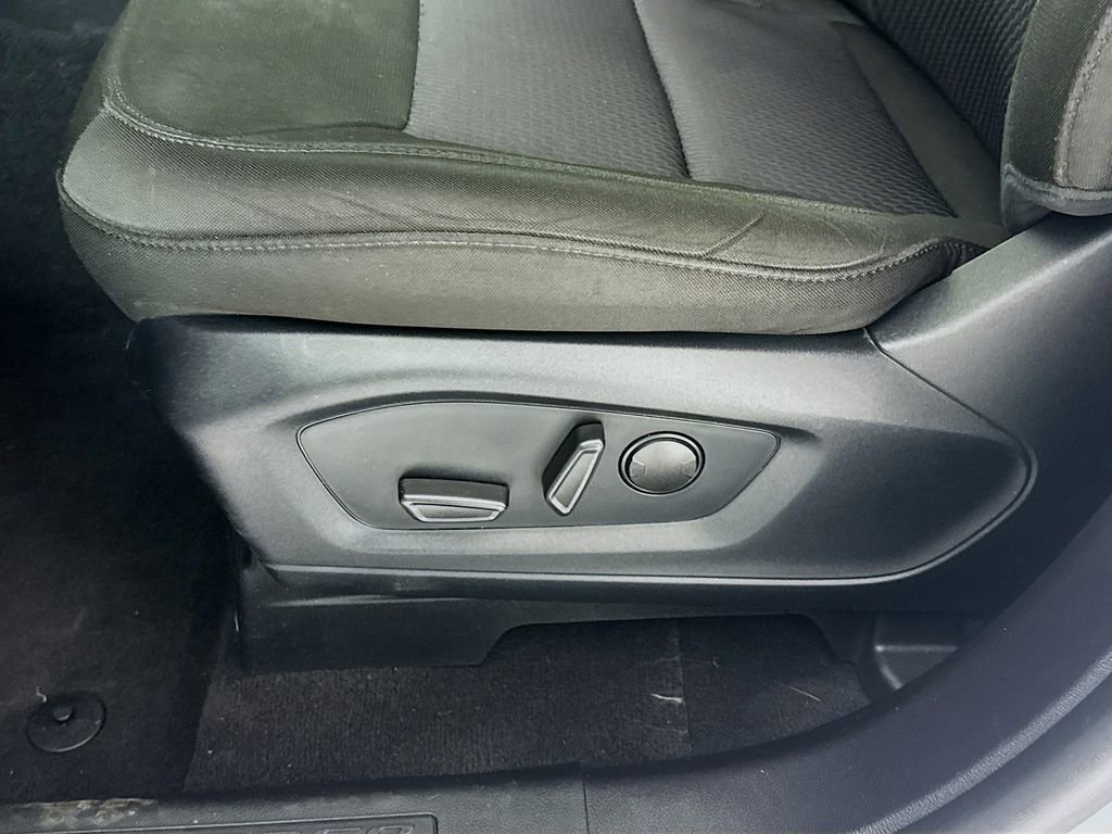 Used 2023 Ford Explorer XLT AWD/4WD image 21
