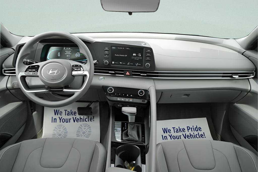 Certified 2025 Hyundai Elantra Blue FWD image 17