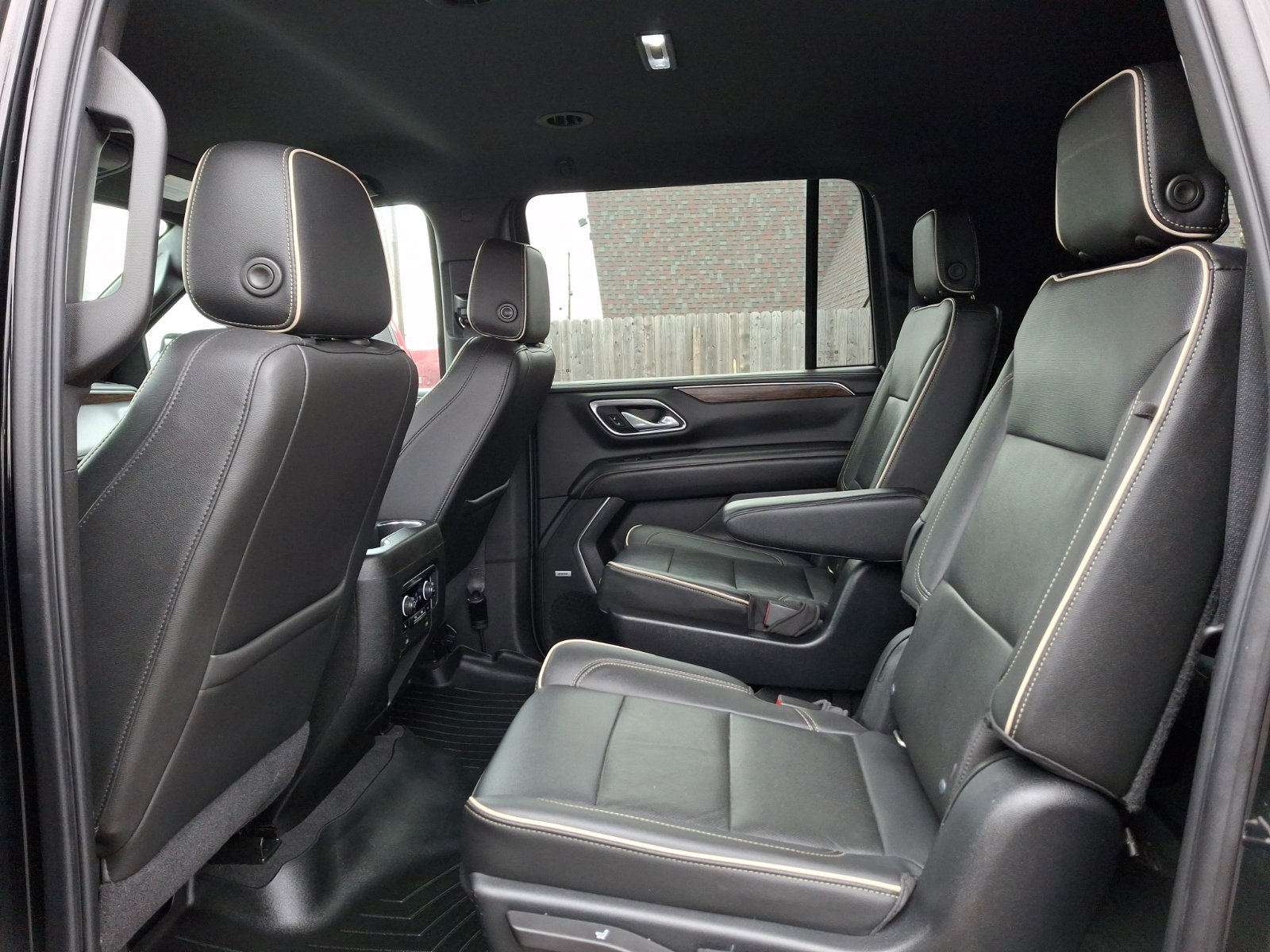 Used 2021 Chevrolet Suburban Premier image 11