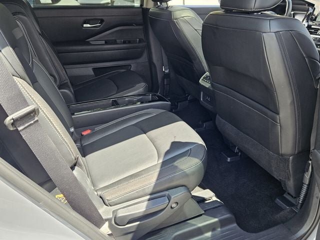 Used 2024 Nissan Pathfinder SL w/ SL Premium Package FWD image 16