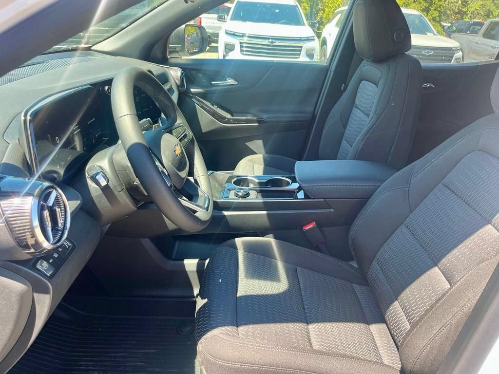 New 2026 Chevrolet Equinox LT w/ Safety and Technology Package AWD/4WD image 11