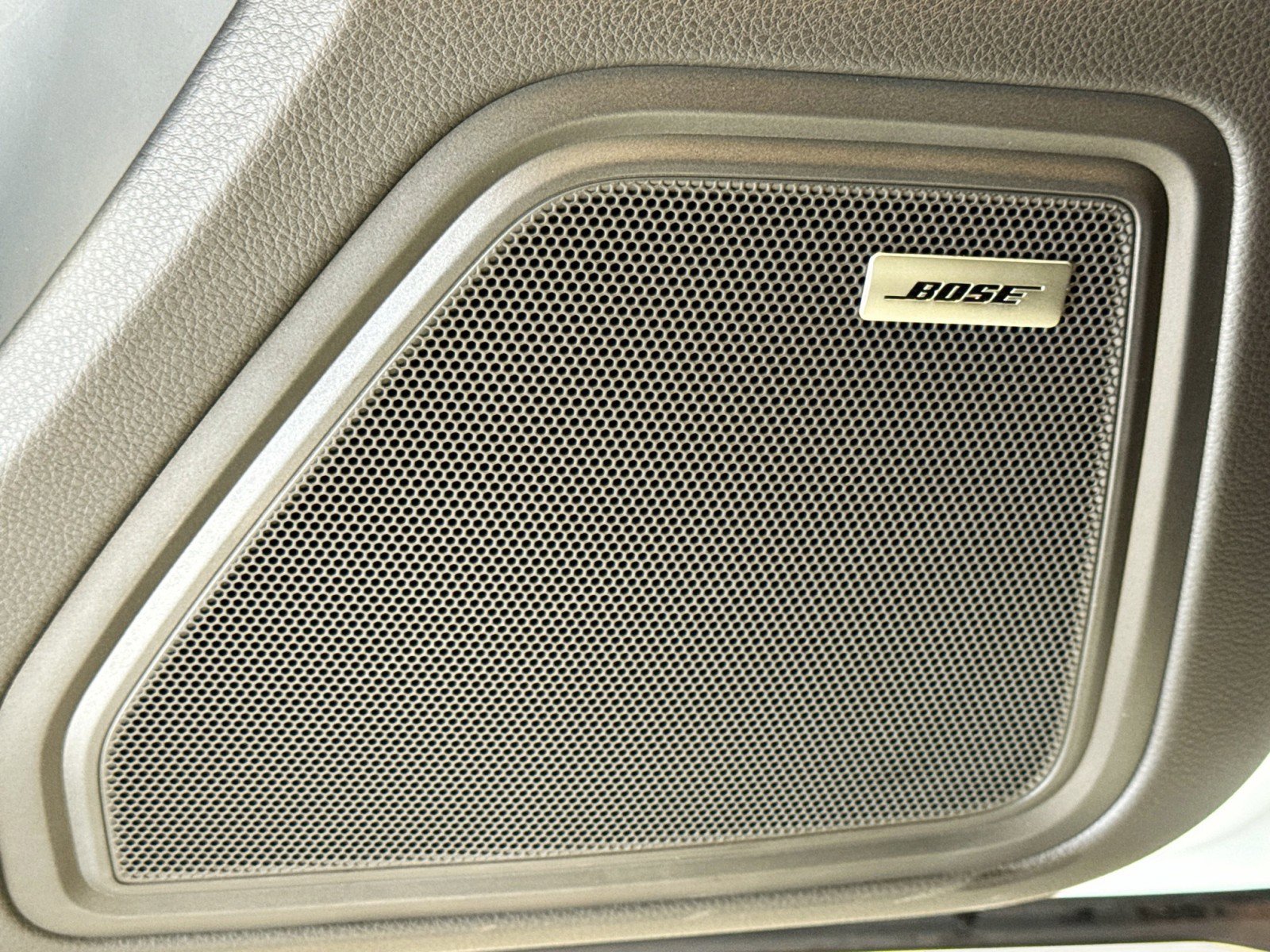 Used 2025 Porsche Macan Turbo image 12