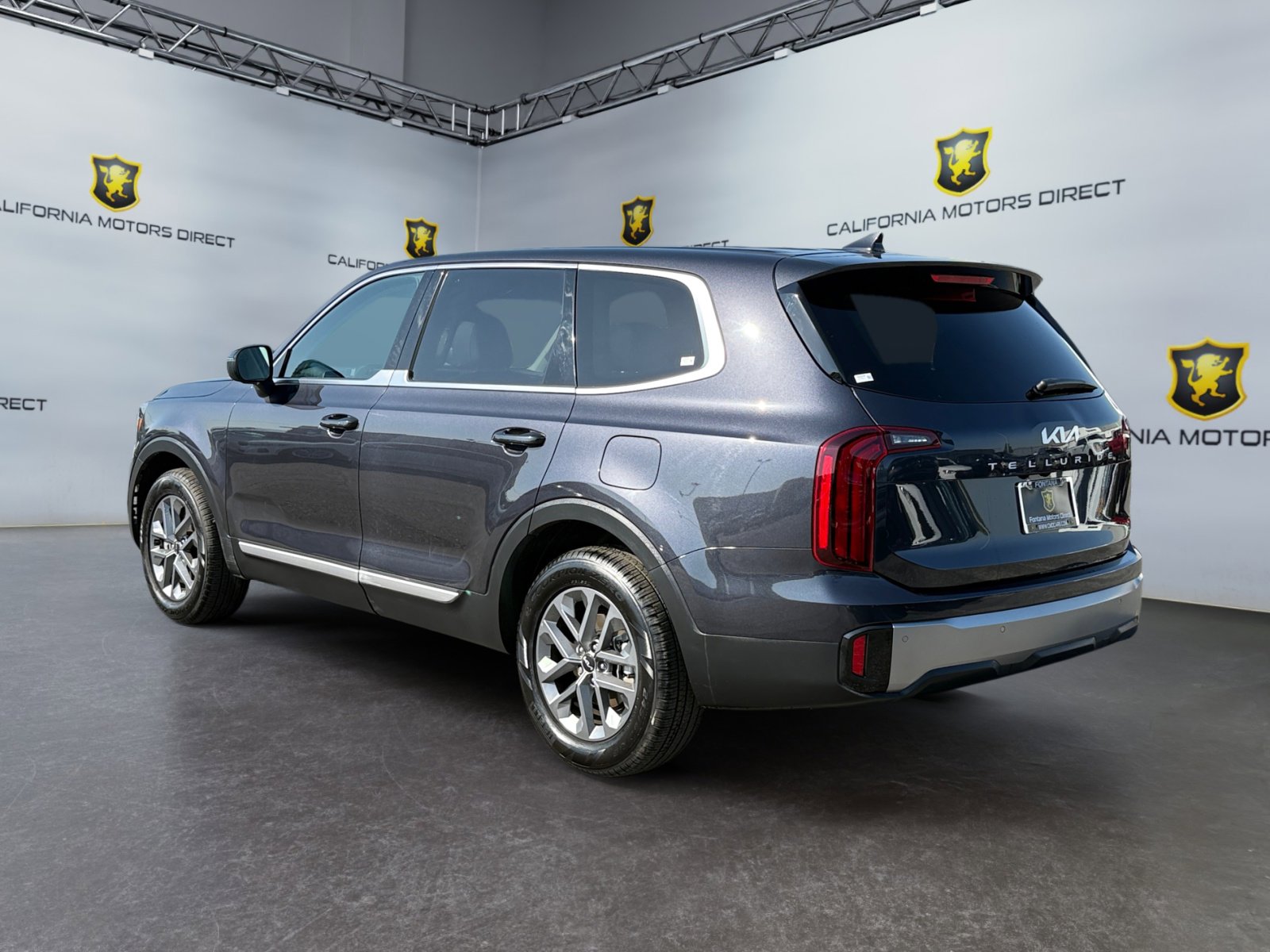 Used 2025 Kia Telluride LX FWD image 3