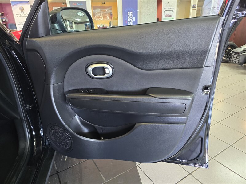 Used 2016 Kia Soul + FWD image 13