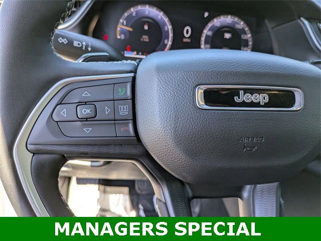 New 2025 Jeep Grand Cherokee Altitude image 16